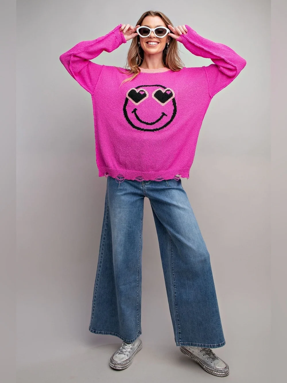 Easel | Delulu for the Plot Distressed Smiley Sweater Heart Eyes Pink New Small